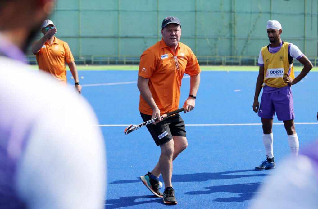 graham-reid-with-indian-hockey-team